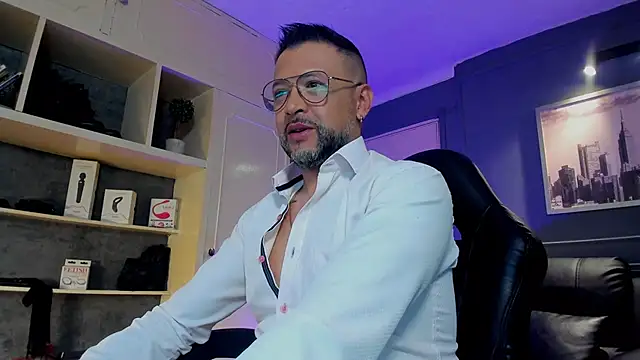 MrFrank tattoo online show from November 6, 2025, 12:17 pm