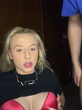 Snapshot of Strongqueen chatting on January 11, 2025, 12:12 am Strongqueen online show from January 11, 2025, 12:12 am