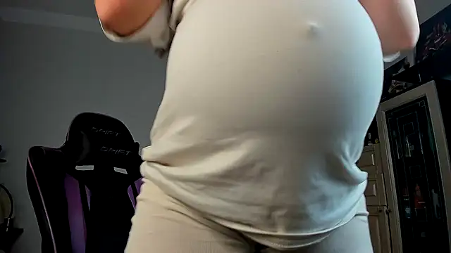 Snapshot of stella_vestal chatting on December 11, 2024, 4:07 am stella vestal online show from December 11, 2024, 4:07 am