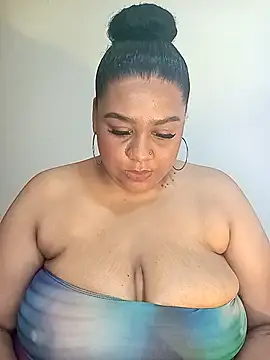 Snapshot of BiancaFollerach chatting on October 17, 2025, 12:08 pm BiancaFollerach online show from October 17, 2025, 12:08 pm