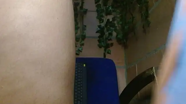 Snapshot of belindathompson chatting on November 13, 2025, 11:36 pm belindathompson online show from November 13, 2025, 11:36 pm