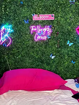 ThickAssRena online show from January 6, 2026, 10:45 pm