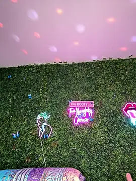 ThickAssRena online show from April 22, 2026, 6:27 am