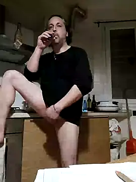 Snapshot of woww791 chatting on February 16, 2025, 10:32 pm woww791 online show from February 16, 2025, 10:32 pm