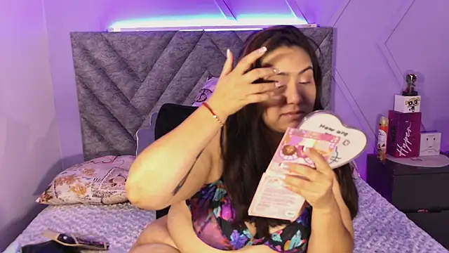 emmajohnss online show from November 22, 2025, 4:00 am