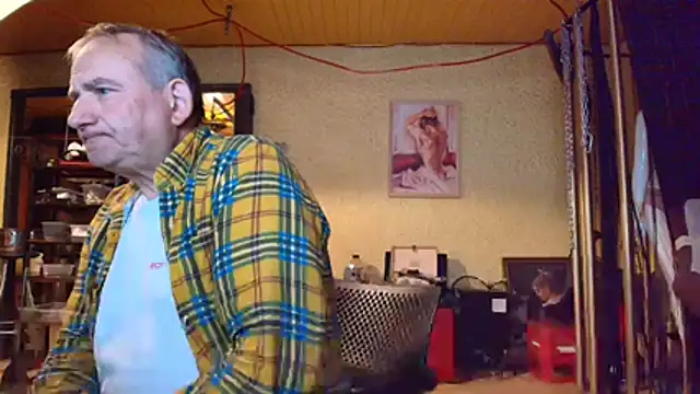 Snapshot of jeanlulu chatting on May 16, 2026, 7:34 pm jeanlulu online show from May 16, 2026, 7:34 pm