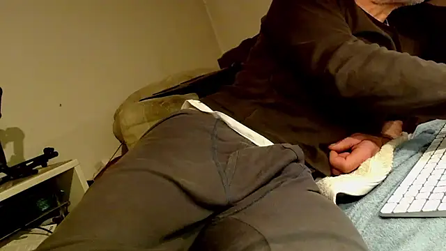 Snapshot of mike30nbg chatting on December 11, 2024, 9:01 pm mike30nbg online show from December 11, 2024, 9:01 pm