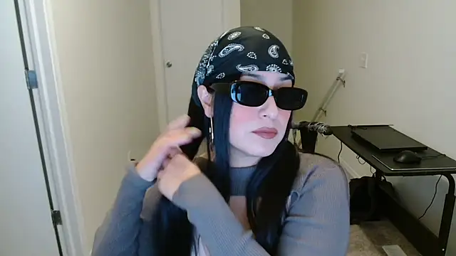 Snapshot of Sassy_Latina chatting on November 22, 2025, 1:59 am Sassy Latina online show from November 22, 2025, 1:59 am