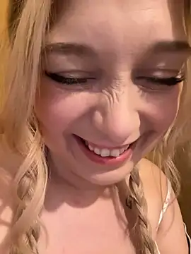 Snapshot of CherryAuroraa chatting on December 15, 2024, 1:32 pm CherryAuroraa online show from December 15, 2024, 1:32 pm