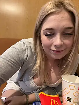 Snapshot of CherryAuroraa chatting on January 19, 2025, 10:50 am CherryAuroraa online show from January 19, 2025, 10:50 am