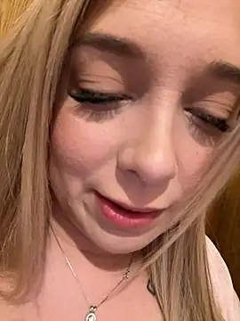 Snapshot of CherryAuroraa chatting on February 17, 2025, 6:37 pm CherryAuroraa online show from February 17, 2025, 6:37 pm