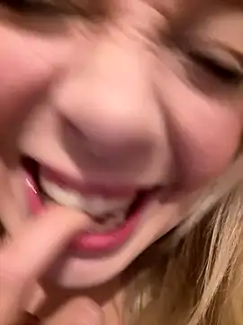 Snapshot of CherryAuroraa chatting on October 5, 2025, 7:56 pm CherryAuroraa online show from October 5, 2025, 7:56 pm