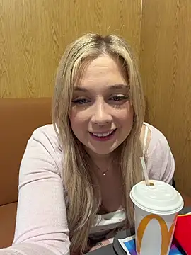 CherryAuroraa online show from February 16, 2026, 1:18 pm