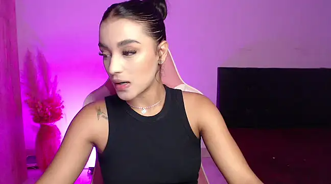 GiltRosebush online show from December 3, 2024, 8:39 pm