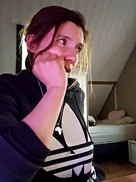 Lina lou4 online show from January 19, 2025, 3:42 pm