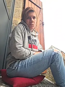 Lina lou4 online show from January 14, 2026, 1:39 pm