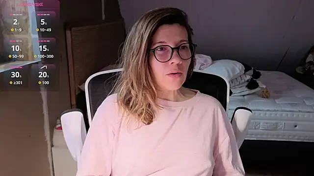 Snapshot of Lina_lou4 chatting on February 10, 2026, 4:33 pm Lina lou4 online show from February 10, 2026, 4:33 pm