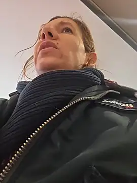 Snapshot of Lina_lou4 chatting on February 22, 2026, 9:41 am Lina lou4 online show from February 22, 2026, 9:41 am