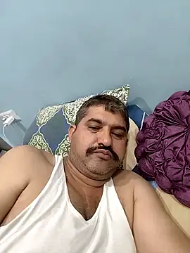 Snapshot of Amandev7 chatting on October 15, 2025, 7:36 pm Amandev7 online show from October 15, 2025, 7:36 pm