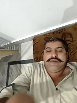 Snapshot of Amandev7 chatting on October 27, 2025, 6:45 pm Amandev7 online show from October 27, 2025, 6:45 pm