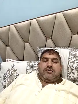 Snapshot of Amandev7 chatting on May 6, 2026, 7:08 pm Amandev7 online show from May 6, 2026, 7:08 pm