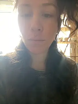 Snapshot of SuzieWanKenobi chatting on October 19, 2025, 12:50 pm SuzieWanKenobi online show from October 19, 2025, 12:50 pm