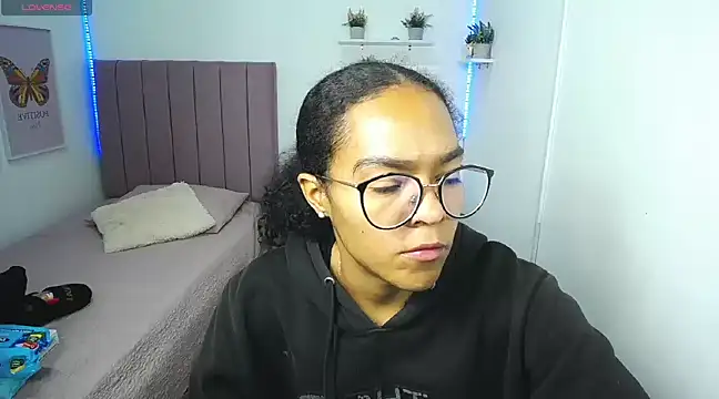 Nina lovee  online show from March 12, 2025, 3:18 pm