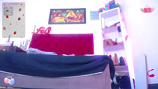 louise nails online show from October 4, 2025, 1:42 pm