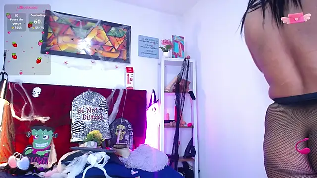 louise nails online show from October 31, 2025, 2:18 pm