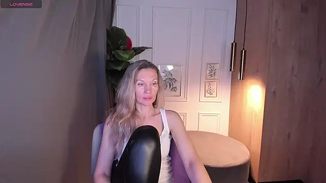 Snapshot of NancyGrace chatting on November 21, 2025, 5:39 am NancyGrace online show from November 21, 2025, 5:39 am