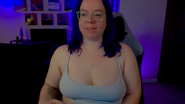 Snapshot of KiraSpitQueen chatting on May 3, 2026, 3:56 am KiraSpitQueen online show from May 3, 2026, 3:56 am