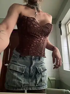 caroline cossei online show from April 4, 2026, 7:22 pm