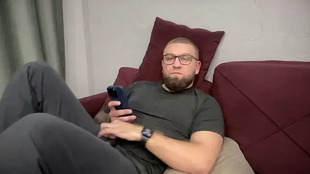 Bear bear  online show from February 6, 2025, 8:34 pm