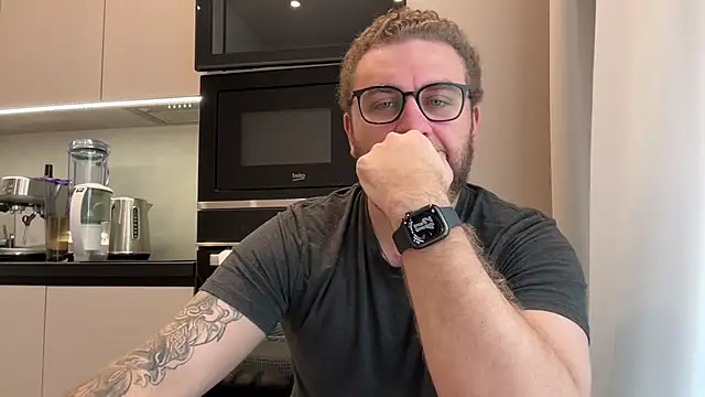 Bear bear  online show from April 15, 2026, 8:43 am