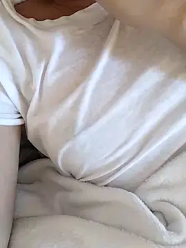 xTheLastVIRGINx online show from April 15, 2026, 12:06 am