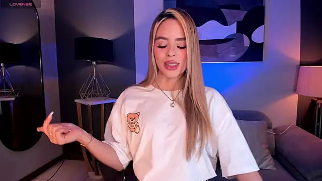 Snapshot of JuanitaClay chatting on September 12, 2025, 12:16 pm JuanitaClay online show from September 12, 2025, 12:16 pm
