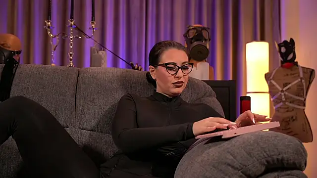 Snapshot of kelly_kent chatting on December 5, 2024, 12:08 am kelly kent online show from December 5, 2024, 12:08 am