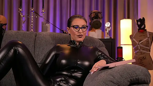 Snapshot of kelly_kent chatting on December 8, 2024, 12:18 am kelly kent online show from December 8, 2024, 12:18 am