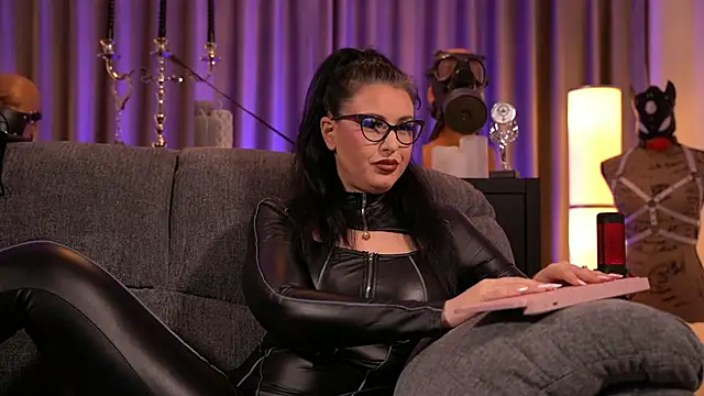 Snapshot of kelly_kent chatting on December 12, 2024, 1:10 am kelly kent online show from December 12, 2024, 1:10 am