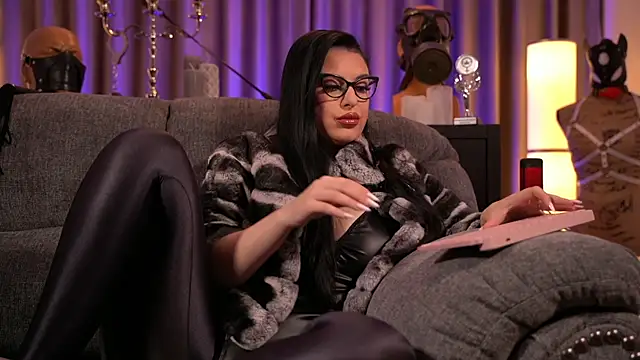 Snapshot of kelly_kent chatting on December 21, 2024, 12:53 am kelly kent online show from December 21, 2024, 12:53 am