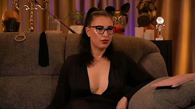 Snapshot of kelly_kent chatting on October 13, 2025, 10:32 pm kelly kent online show from October 13, 2025, 10:32 pm