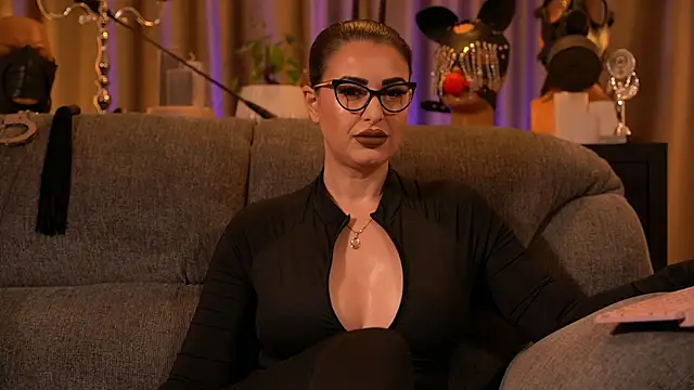 Snapshot of kelly_kent chatting on November 17, 2025, 12:49 am kelly kent online show from November 17, 2025, 12:49 am