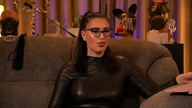 kelly kent online show from November 21, 2025, 9:02 pm