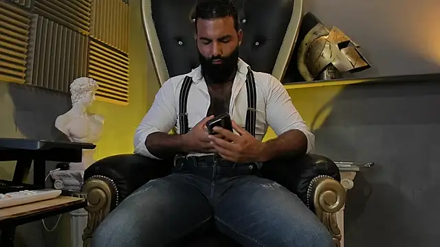 BeardAndrew online show from November 18, 2025, 5:23 am