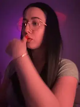 Snapshot of Emylia chatting on February 24, 2025, 10:47 pm Emylia online show from February 24, 2025, 10:47 pm