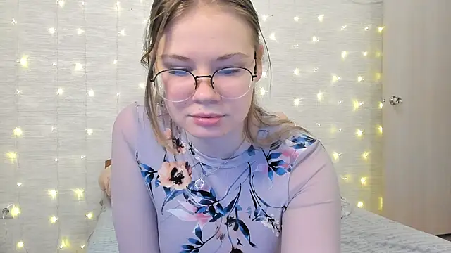 Snapshot of Tommy_and_Katie chatting on February 15, 2025, 11:39 am Tommy and Katie online show from February 15, 2025, 11:39 am