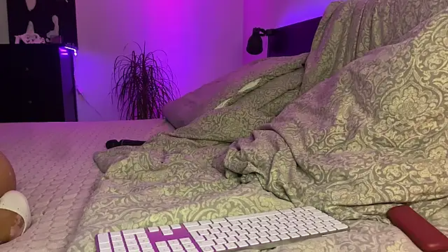 Snapshot of spottyyy chatting on October 2, 2025, 8:38 pm spottyyy online show from October 2, 2025, 8:38 pm