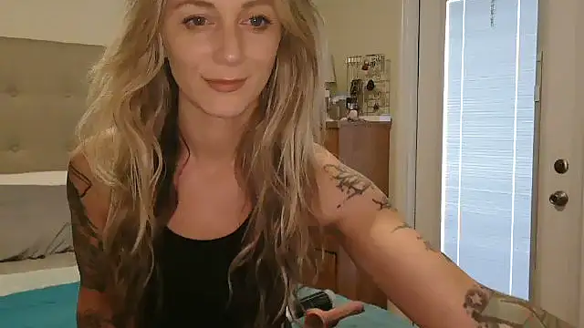 Snapshot of Heyitsmee33 chatting on October 7, 2025, 11:29 am Heyitsmee33 online show from October 7, 2025, 11:29 am