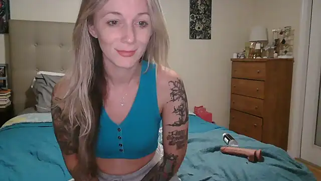 Snapshot of Heyitsmee33 chatting on October 21, 2025, 10:27 am Heyitsmee33 online show from October 21, 2025, 10:27 am