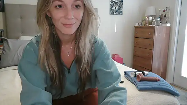 Snapshot of Heyitsmee33 chatting on November 7, 2025, 12:27 pm Heyitsmee33 online show from November 7, 2025, 12:27 pm